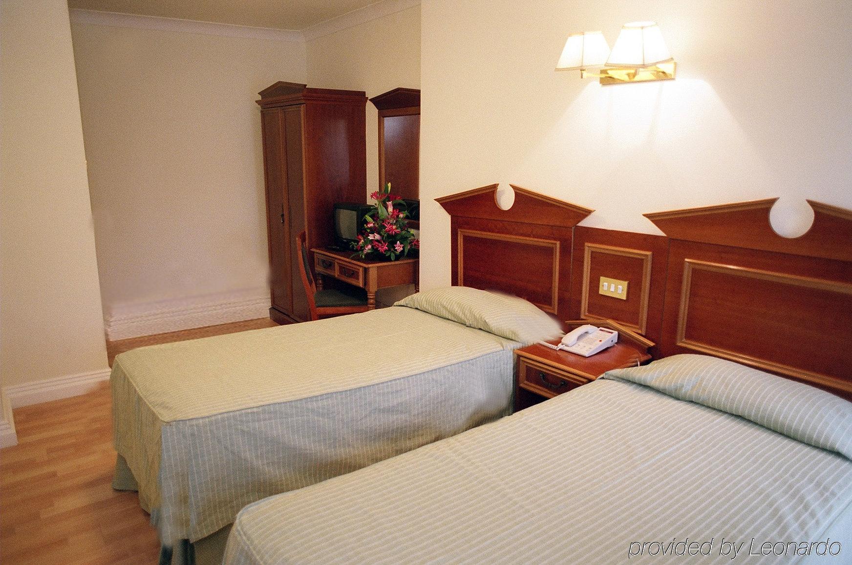 Royal Eagle Hotel London Room photo